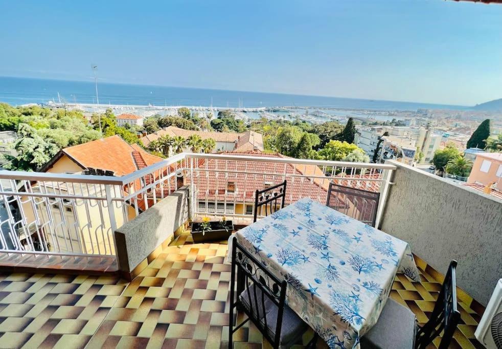 Special Home Vista Mare E Parcheggio Privato San Remo Buitenkant foto
