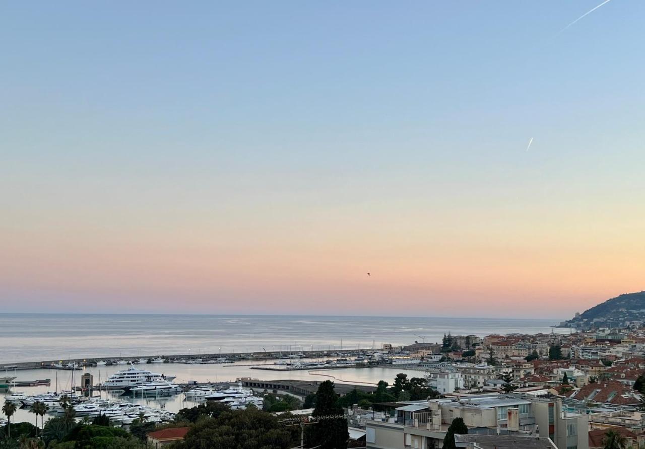 Special Home Vista Mare E Parcheggio Privato San Remo Buitenkant foto